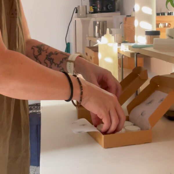 Vela de té de cera de soja – Palo Santo & Sándalo - Imagen 6